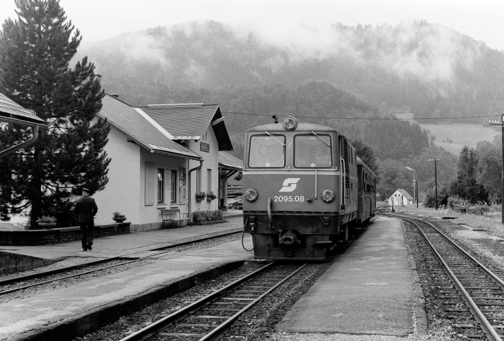http://images.bahnstaben.de/HiFo/00030_Interrail 1982 - Teil 5  Ybbstalbahn mit Dampf und Diesel/6261313261346362.jpg